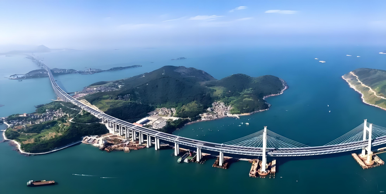 平潭海峡公鉄両用橋の航空写真、全長16.3kmの海上両用橋
